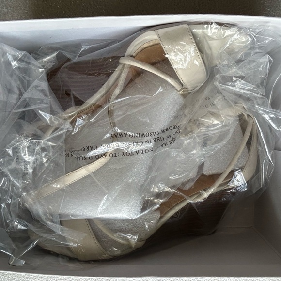 Nine West Cream Wedge Shoes with Elegant Design 7.5 - Picture 2 of 7
